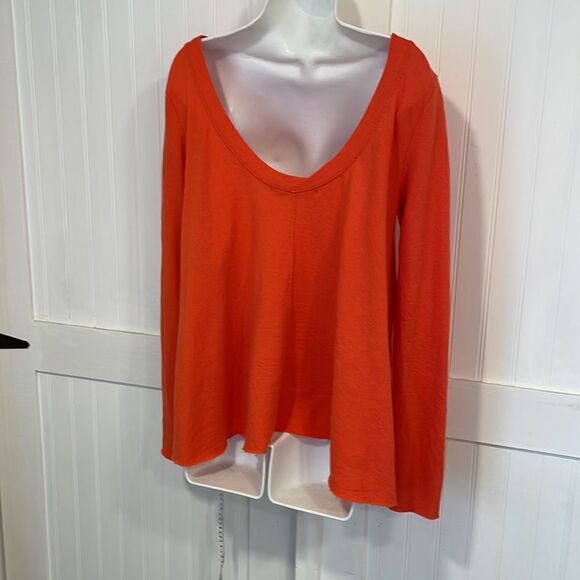 Free People Beach size XS/S orange longsleeved top with deep scoop back - Picture 4 of 6